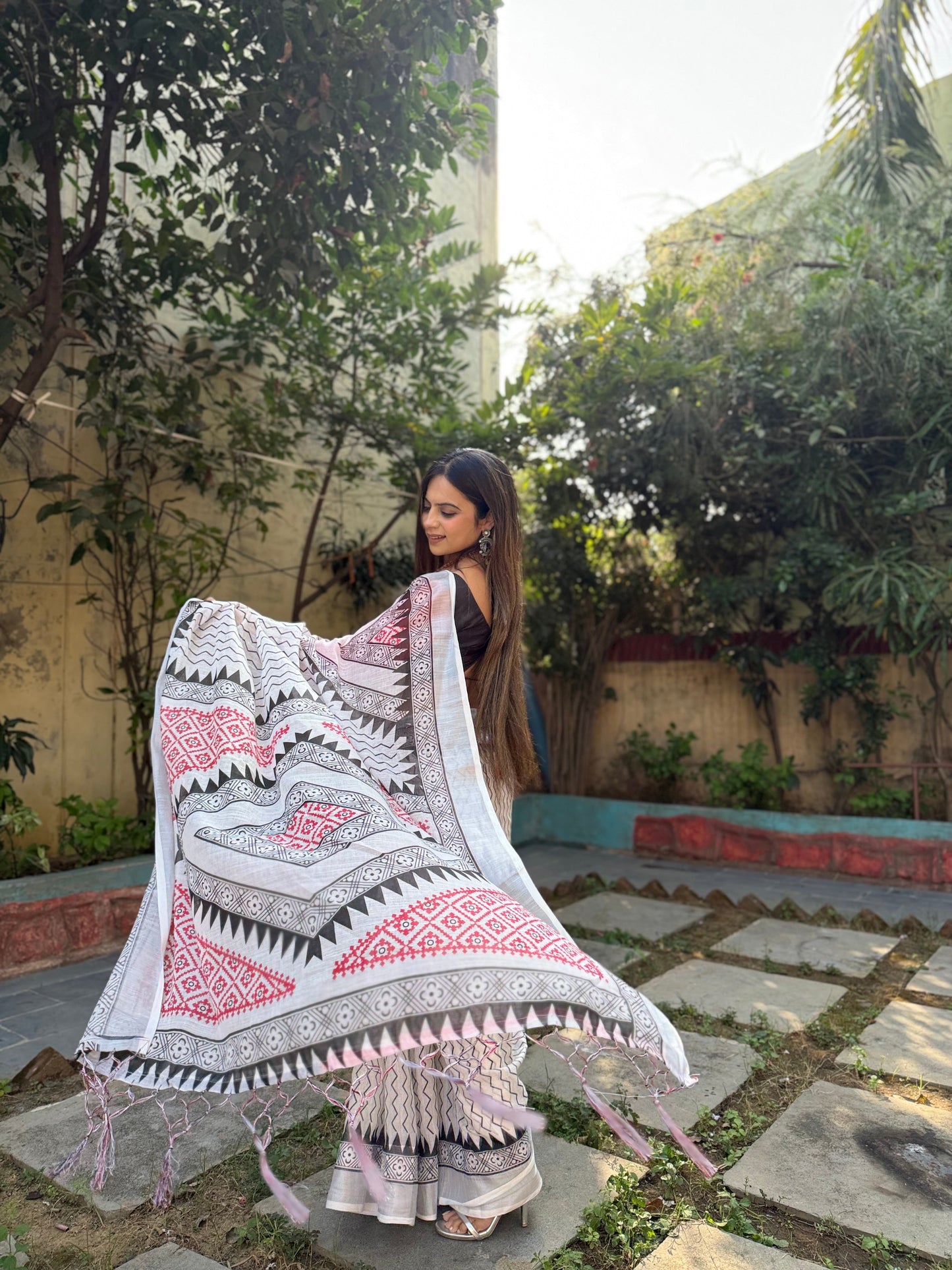 KASHVI PURE LINEN SAREE