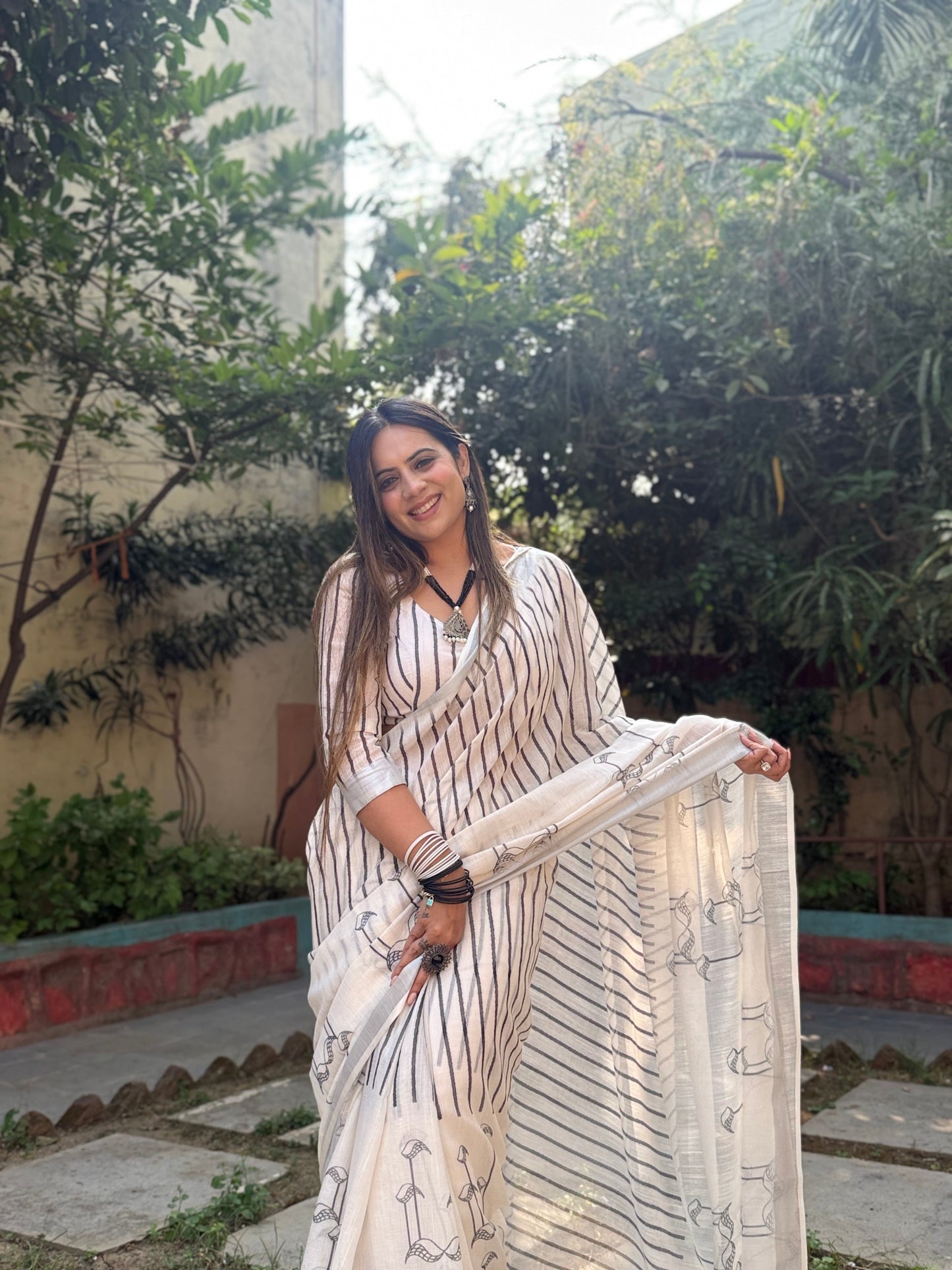 KASHVI PURE LINEN SAREE