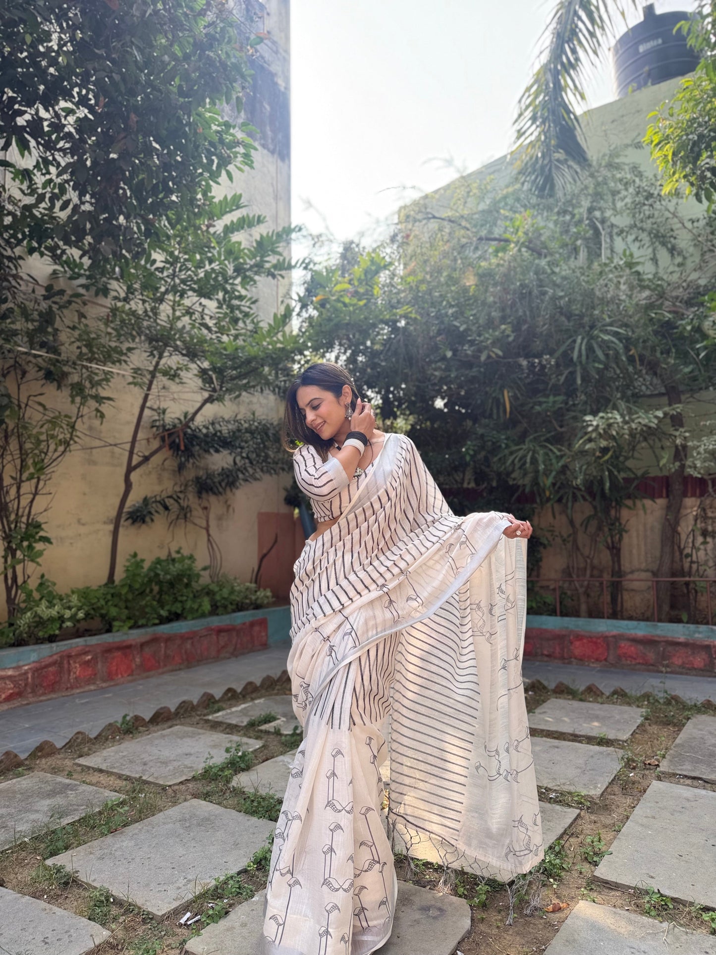 KASHVI PURE LINEN SAREE