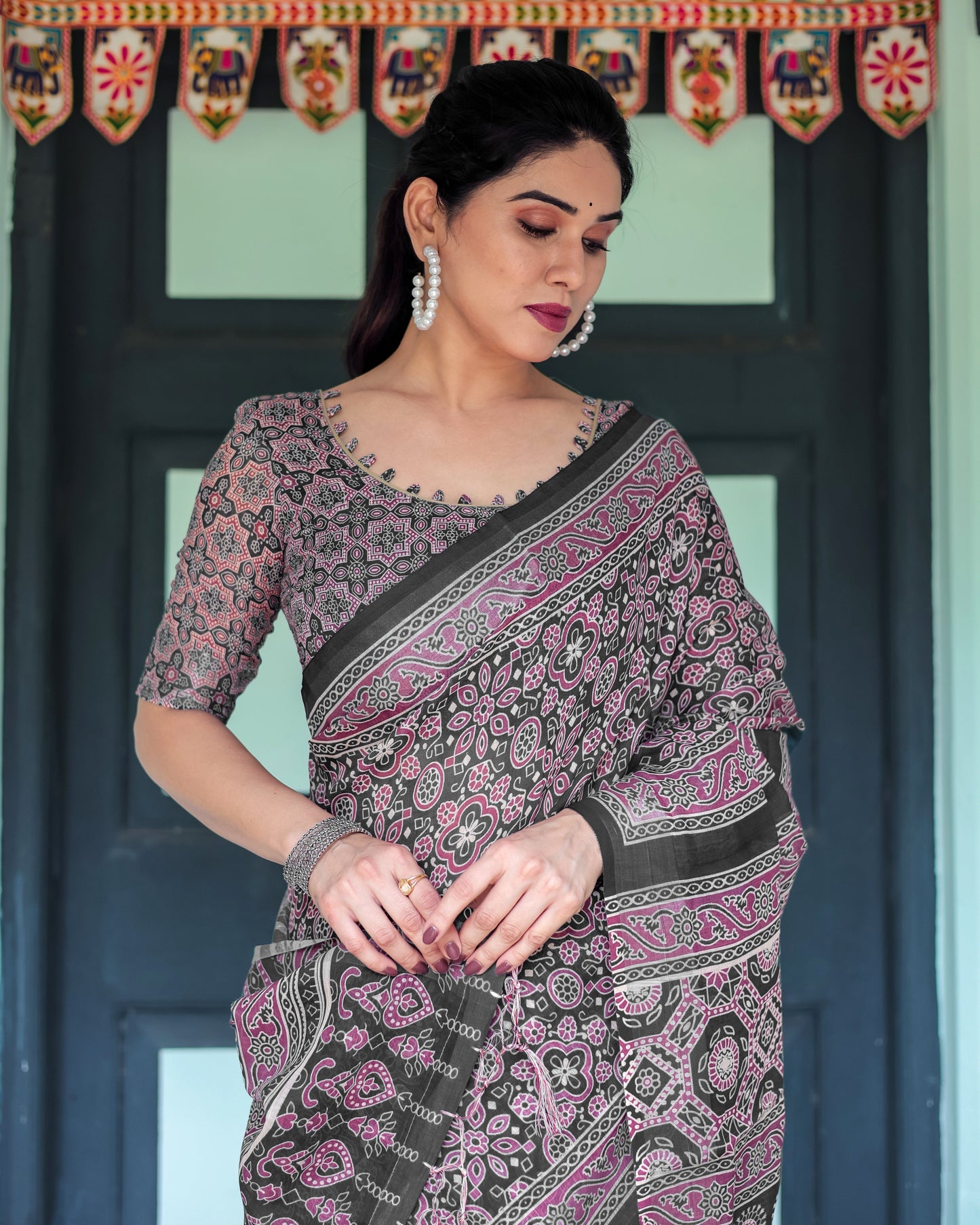 KASHVI PURE LINEN SAREE