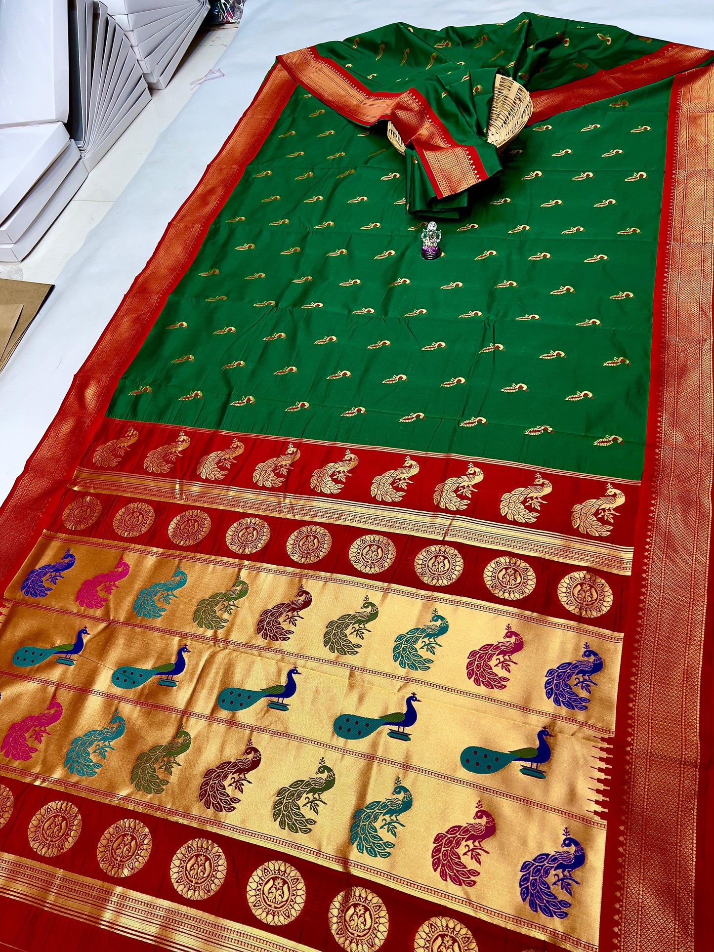 KADIYAL PAITHANI