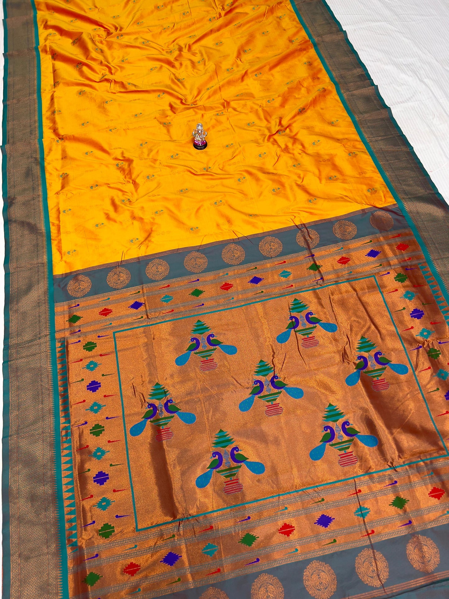 Kadiyal Paithani