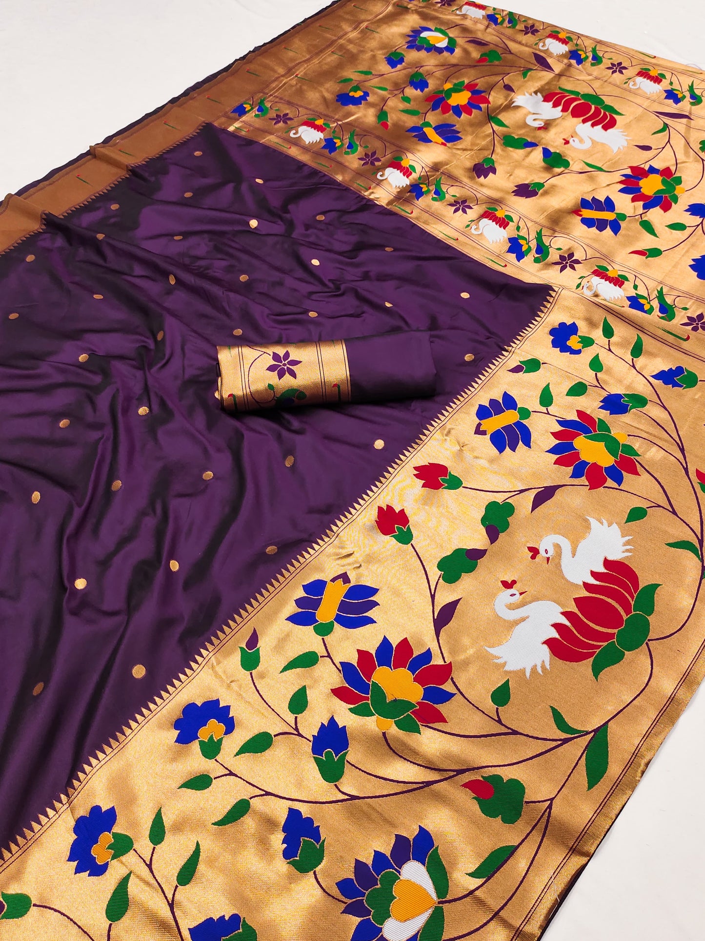 SWAN BROCADE PAITHANI