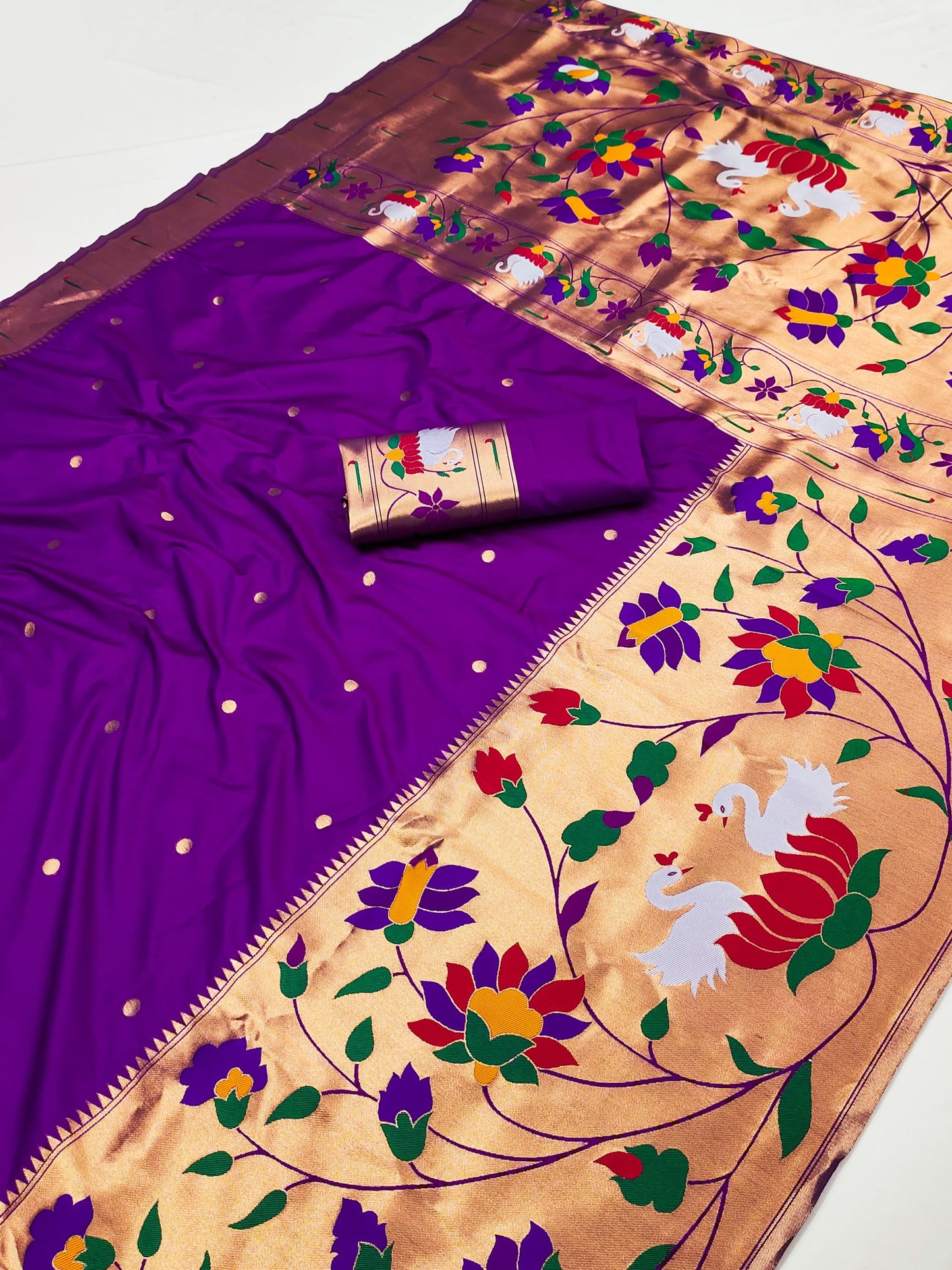 SWAN BROCADE PAITHANI